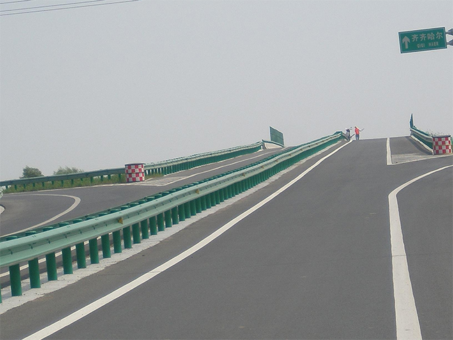 丰满高速公路护栏的材质与规格
